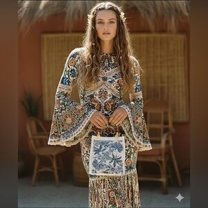 NWT White & Blue Embroidered & Beaded Floral Toile hand & crossbody Bag